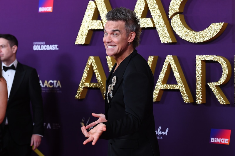 Robbie Williams must have been hungry on his date with Selma Blair - but only found an empty fridge. (Bild: EPA/JONO SEARLE)