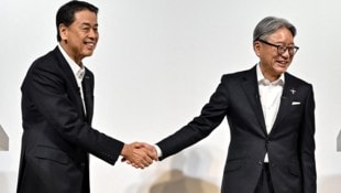 Die Gespräche zwischen Nissan-Chef Makoto Uchida (links) und Honda-Geschäftsführer Toshihiro Mibe haben zu keinem Ergebnis geführt. (Bild: AFP or licensors)