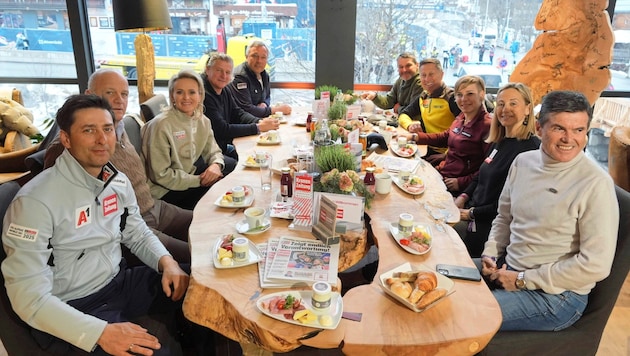 The "krone" regulars' table at the World Ski Championships in Saalbach-Hinterglemm (Bild: Pail Sepp)