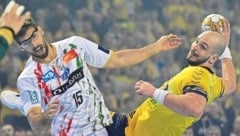 Antonio Serradilla Cuenca (li.) hat seinen rechten Augapfel verloren, ist trotz dieses Handicaps Profi-Handballer. (Bild: EPA)