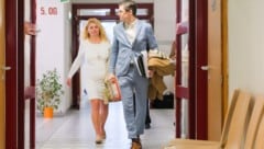 Monika Ring und ihr Anwalt Marcus Hohenecker bekämpfen weiter die Entlassung. (Bild: Horst Einöder/Flashpictures)