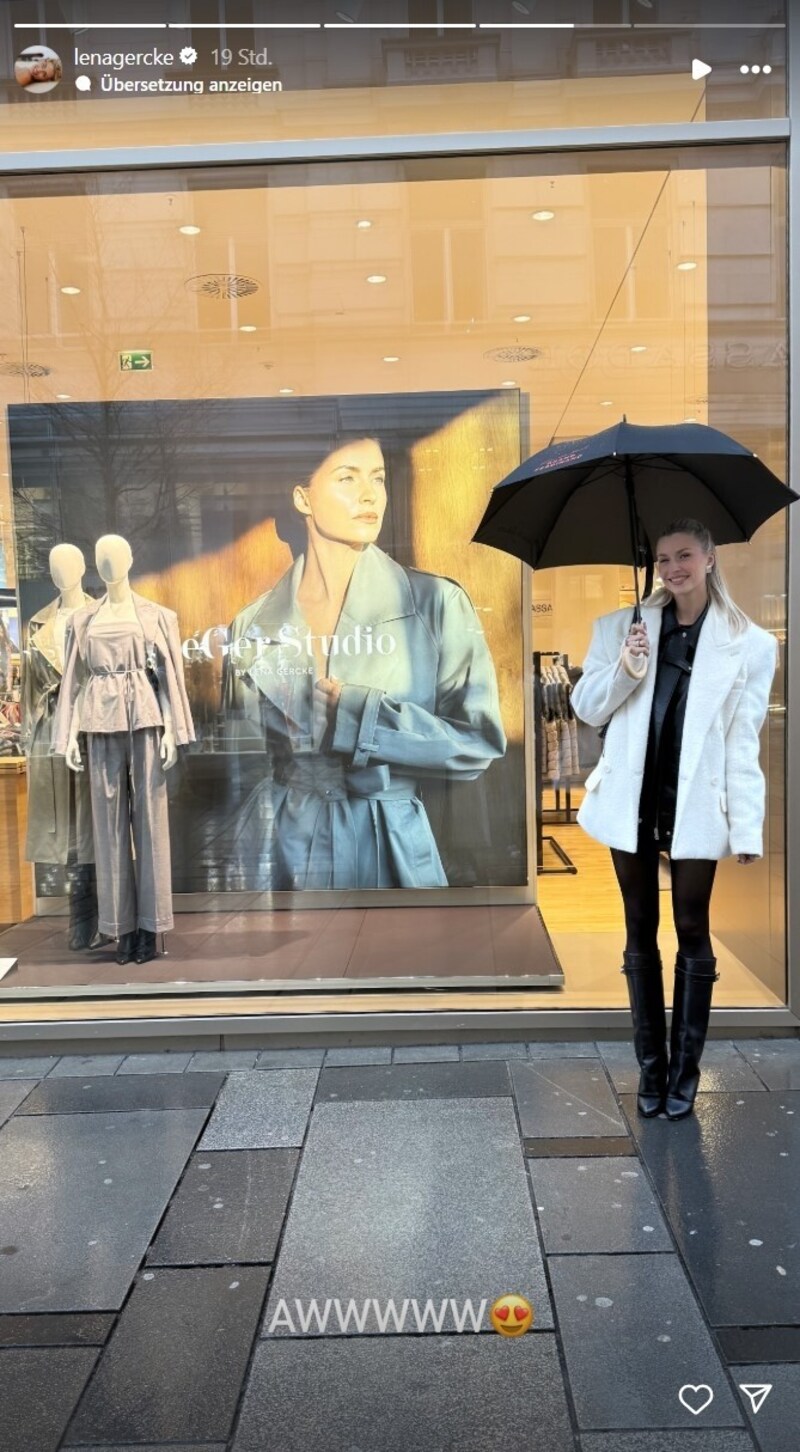 She poses proudly in the center of Vienna! (Bild: Lena Gercke/Instagram)