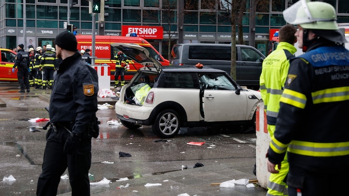 Um den Fahrer zu stoppen, sei ein Schuss auf das Fahrzeug abgegeben worden. Der mutmaßliche Täter – ein 24-jähriger Afghane – wurde festgenommen.(Bild: AFP) 