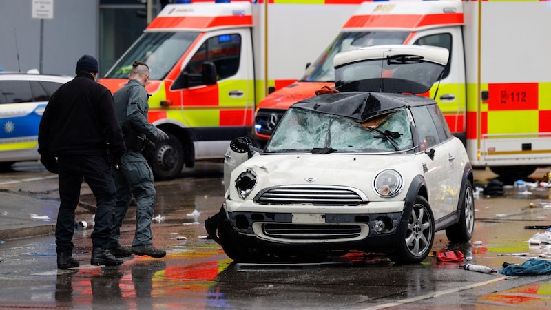 A shot was fired at the vehicle to stop the driver. The suspected perpetrator - a 24-year-old Afghan - was arrested. (Bild: AFP)