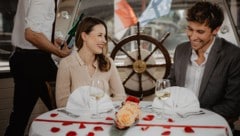 Auf der „Admiral Tegetthoff“ genießt man ein romantisches Dinner, während man bei Musik über die Donau schippert. (Bild: un attimo Photographie)