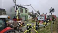 Sieben Wehren kämpften gegen die Flammen.  (Bild: FF Neusiedl am See)