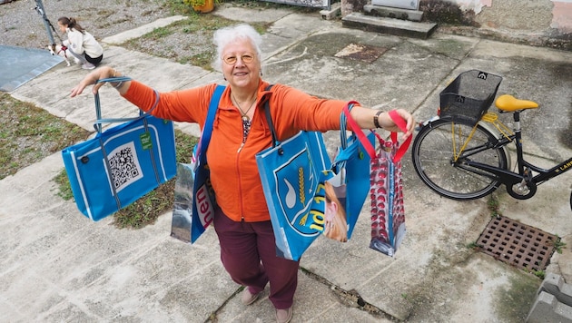 Sie ist die Meisterin hinter der Nähmaschine in Zwentendorf: Christine Hengl. (Bild: Stadtgemeinde Zwentendorf)