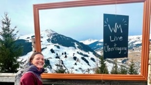 Urlauberin Betina genoss am Donnerstag das wohl ungewöhnlichste Public Viewing der Ski-WM. (Bild: JHK)