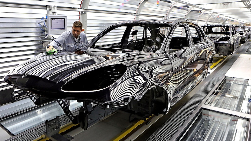 From 2011 to 2014, Porsche expanded the Leipzig site into a full plant for the production of the Macan. (Bild: dpa-Zentralbild/Jan Woitas)