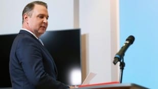 SPÖ-Obmann Andreas Babler will nun rasch stabile Mehrheiten im Parlament suchen. (Bild: APA/TOBIAS STEINMAURER)