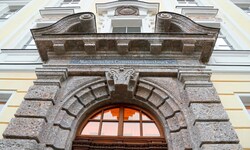 Hier Gymnasium, dort Mittelschule – diese Trennung ist in Österreich tief verankert. 
