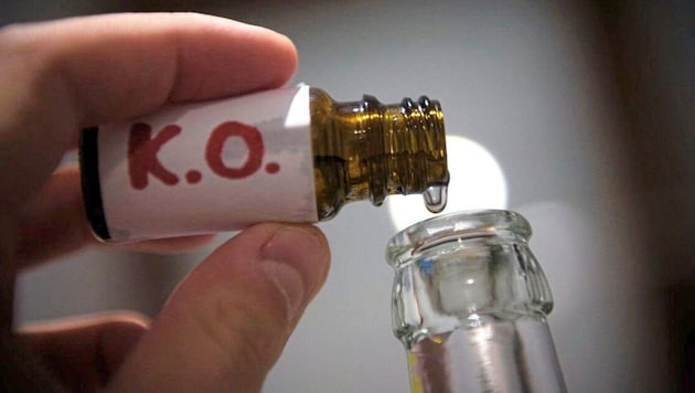 Ob K.-o.-Tropfen oder andere Drogen im Spiel waren, wird das Ergebnis der Blutuntersuchung ...