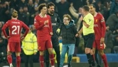 Schiedsrichter Michael Oliver war beim Merseyside-Derby im Fokus. (Bild: Copyright 2025 The Associated Press. All rights reserved)