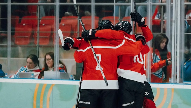 Österreichs Hockey-Talente jubelten zum EYOF-Start. (Bild: ÖOC)