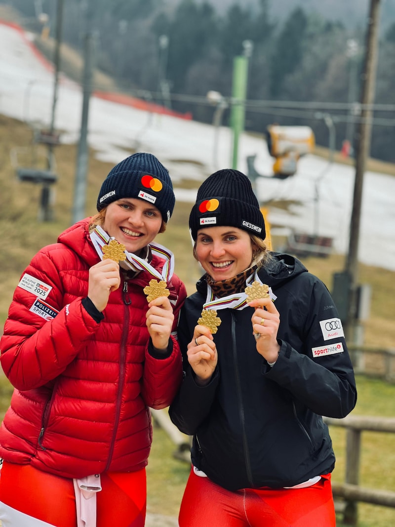 Veronika und Elisabeth Aigner mit den Goldmedaillen von Marburg. (Bild: Johannes Aigner)