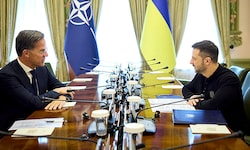NATO-Generalsekretär Mark Rutte im Gespräch mit dem ukrainischen Präsidenten Wolodymyr Selenskyj
