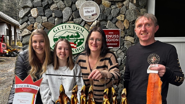 Claudia and Heinz Mitterschaider (right) with daughter Katharina and Anna Klampferer are looking forward to new paths. (Bild: Elisa Aschbacher)