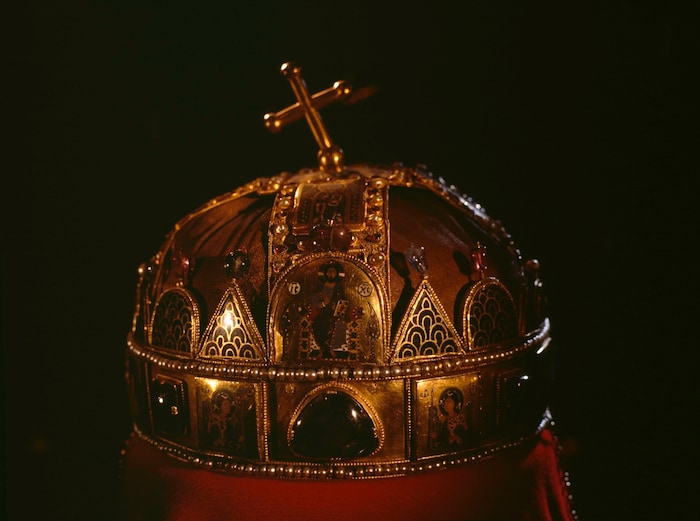 Die heilige St. Stephanskrone, eines der wichtigsten Symbole der ungarischen Nation