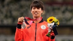 Hier noch als Silberner der Olympischen Sommerspiele 2020 jubelnd, dürfte Koki Ikeda das Grinsen inzwischen vergangen sein ... (Bild: Associated Press)