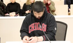 Der Syrer sitzt nun 10 Jahre später in Wien auf der Anklagebank.
