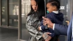 Rihanna im Gerichtssaal – Kämpft sie hier um die Zukunft ihrer Familie? (Bild: KameraOne)