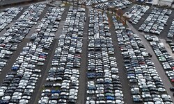 Autos warten in Deutschland auf den Export.