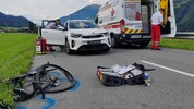 Auf der L300 bei Aschau im Zillertal krachte die heute 54-Jährige mit dem Auto in einen ...