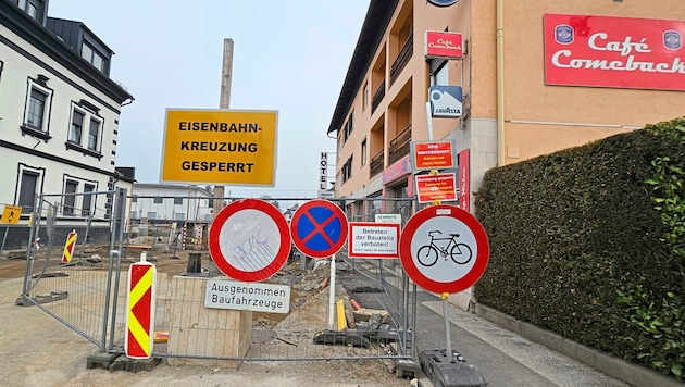 Mit der Fertigstellung der Baustelle an der Bahnkreuzung in Klagenfurt-Waidmannsdorf werden auch getrennte Geh- und Radwege errichtet, was Vorteile bringt. (Bild: Tragner Christian/Christian Tragner)