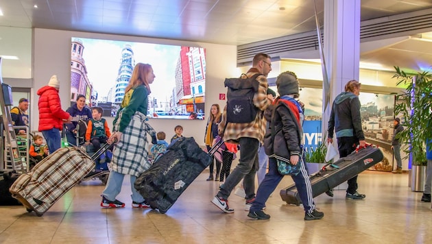 On Saturday, the trolleys will be rolling through Salzburg Airport like crazy. The staff are prepared. (Bild: Tröster Andreas)