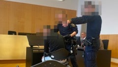 Der angeklagte Syrer stritt die Taten ab.