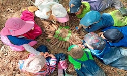 Im Waldkindergarten Maria Saal wird den Kleinen Bewegung, Zeit mit der Natur und Begreifen im ...