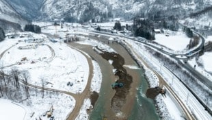 Erstmals floss am Freitag Salzachwasser zum Krafthaus (linker Flussarm). (Bild: Verbund)