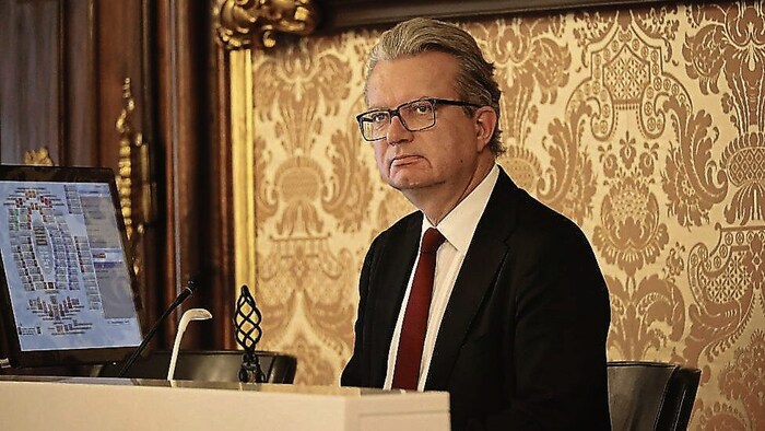 Ernste Miene im Landtag.