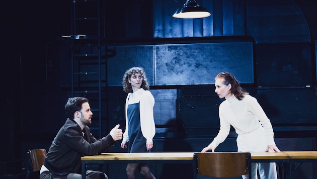 Robert Maximilian Rausch, Anna Klimovitskaya and Karola Niederhuber in "Iokaste" (Bild: Lex Karelly)