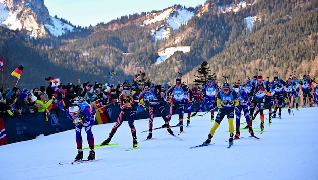 Vom 12. bis 23. Februar 2025 werden die Biathlon-Weltmeisterschaften erstmals in der Schweiz (Lenzerheide) ausgetragen. Ein Großereignis, das der ehemalige Biathlet Dmitry Vasilyev boykottiert. (Bild: AFP/APA/Tobias SCHWARZ)