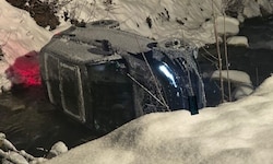 Das Auto des Niederländers landete im Bach.