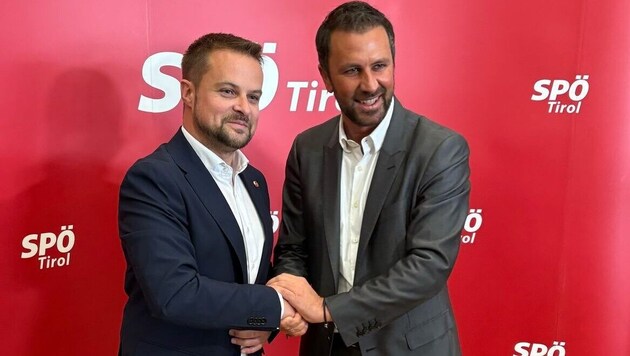 Handshake between the opponents: Bernhard Höfler (left) and Georg Dornauer (Bild: Manuel Schwaiger)