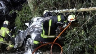 Die Feuerwehrleute waren sofort vor Ort – für den jungen Mann kam aber jede Hilfe zu spät.  (Bild: Maurice Shourot)