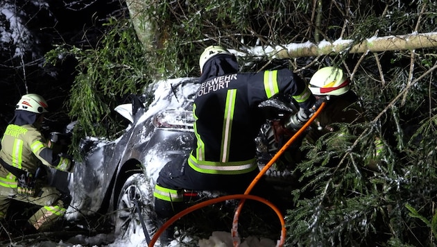 Die Feuerwehrleute waren sofort vor Ort – für den jungen Mann kam aber jede Hilfe zu spät.  (Bild: Maurice Shourot)