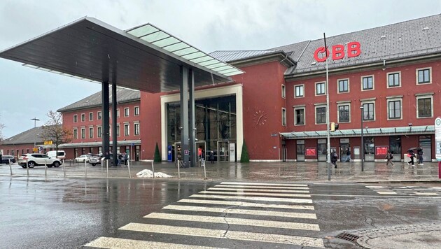 Die Österreichischen Bundesbahnen suchen auch Mitarbeiter für Kärntens Bahnhöfe. (Bild: Evelyn Hronek)