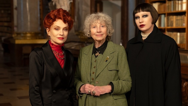 v.l.n.r.: Isabelle Huppert, Ulrike Ottinger, Birgit Minichmayr (Bild: © AMOUR FOU / Petro Domenigg)