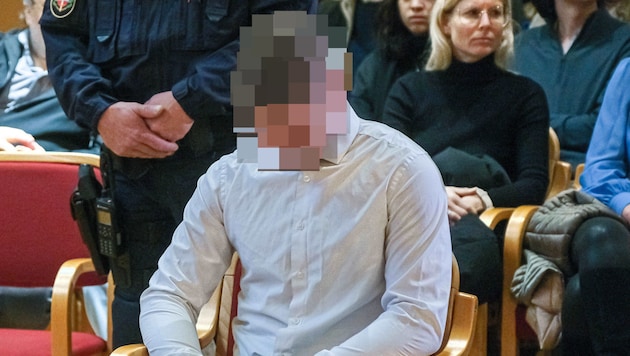 The 15-year-old has already been sentenced to prison once. (Bild: Horst Einöder/Flashpictures, Krone KREATIV)