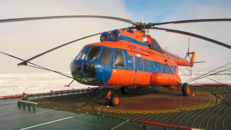 Ein Helikopter für 22 Personen ist an Bord. (Bild: Tono Hönigmann)