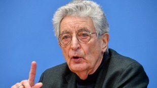 Gerhart Baum bei einer Presskonferenz in Berlin im Jahr 2020