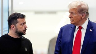 Jetzt wird es ernst zwischen Selenskyj und Trump: Trump will die USA vom Krieg in der Ukraine ...