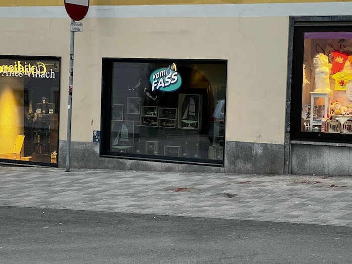 Die Blutflecken sind deutlich zu erkennen.