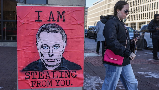 "I'm stealing from you" - Musk has often been accused of this by the American people. (Bild: APA/Getty Images via AFP/GETTY IMAGES/Jemal Countess)