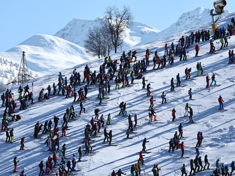 Many people watched the World Championships on one of the Zwölferkogel peaks. (Bild: EPA)