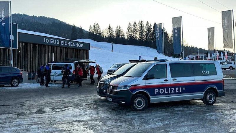 Mountain rescuers and Alpine police searched together. (Bild: ZOOM Tirol)