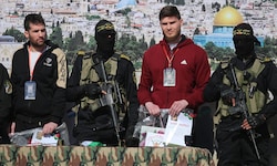 Die israelischen Geiseln Sasha Trupanov (zweiter von rechts) Sagui Dekel-Chen (zweiter von ...